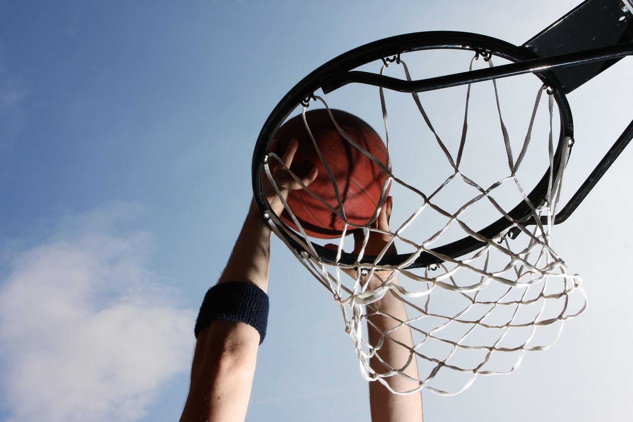 un panier de basket-ball