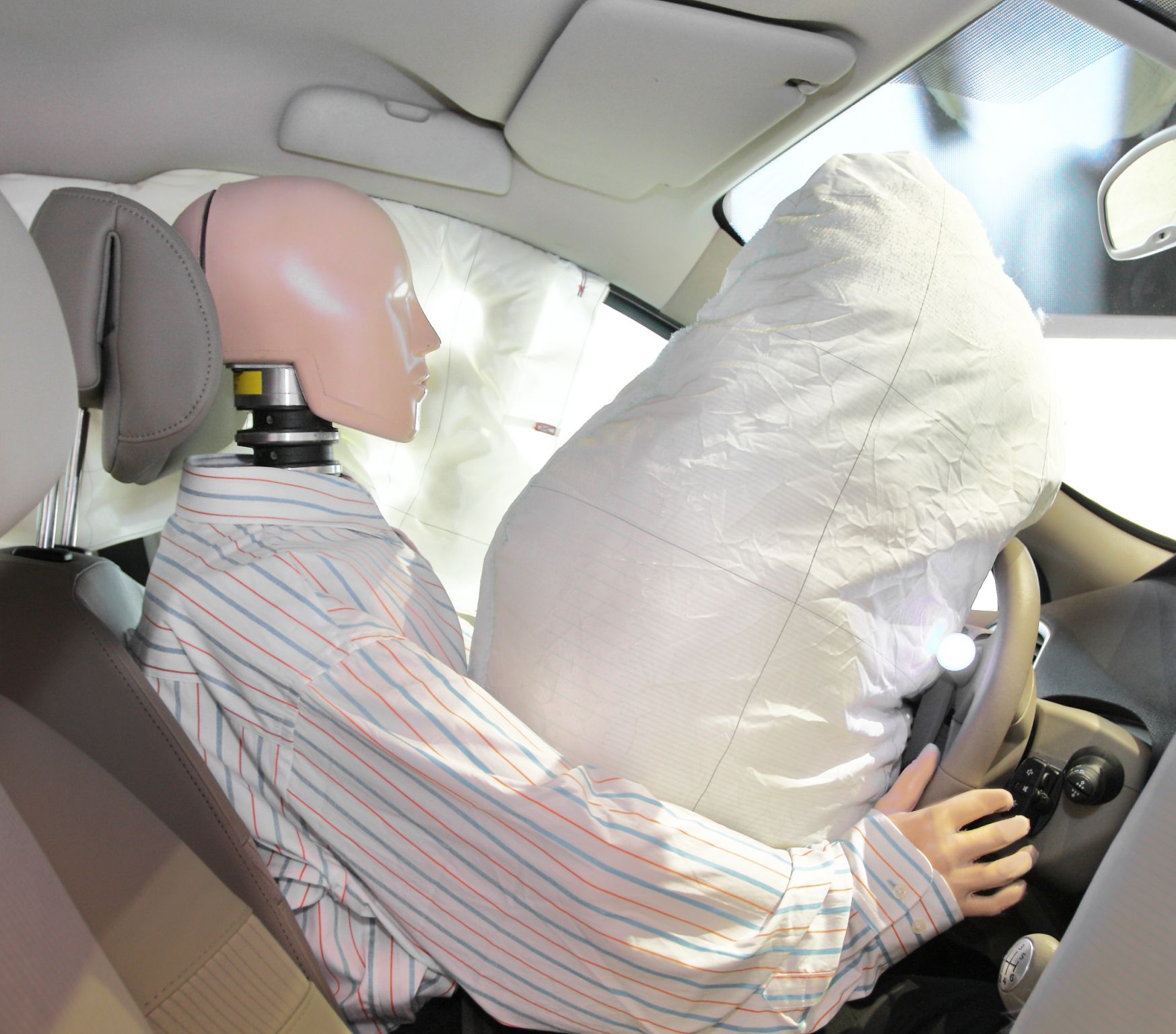 déclenchement d’un airbag (simulation)