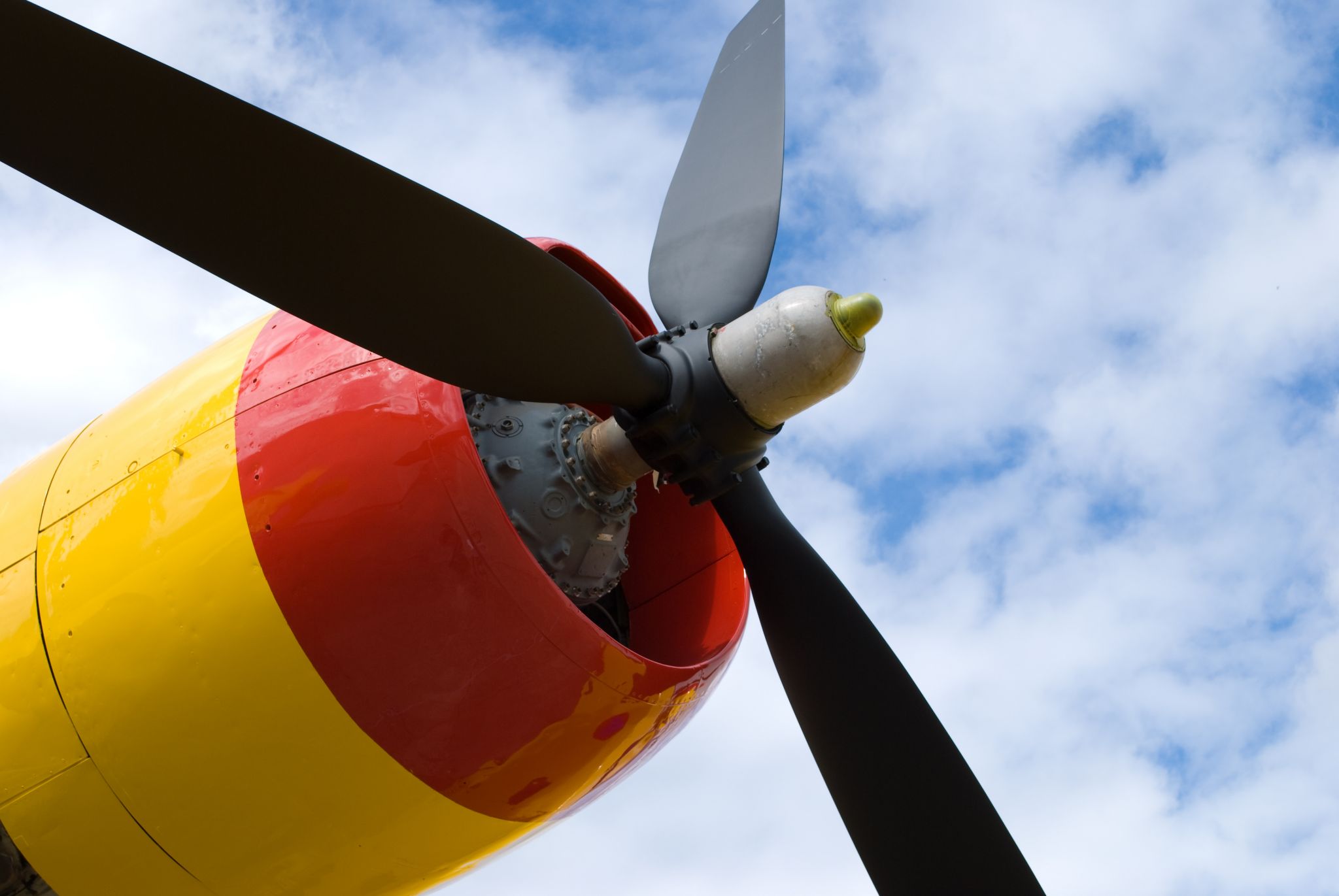 les pales d’une hélice de Canadair