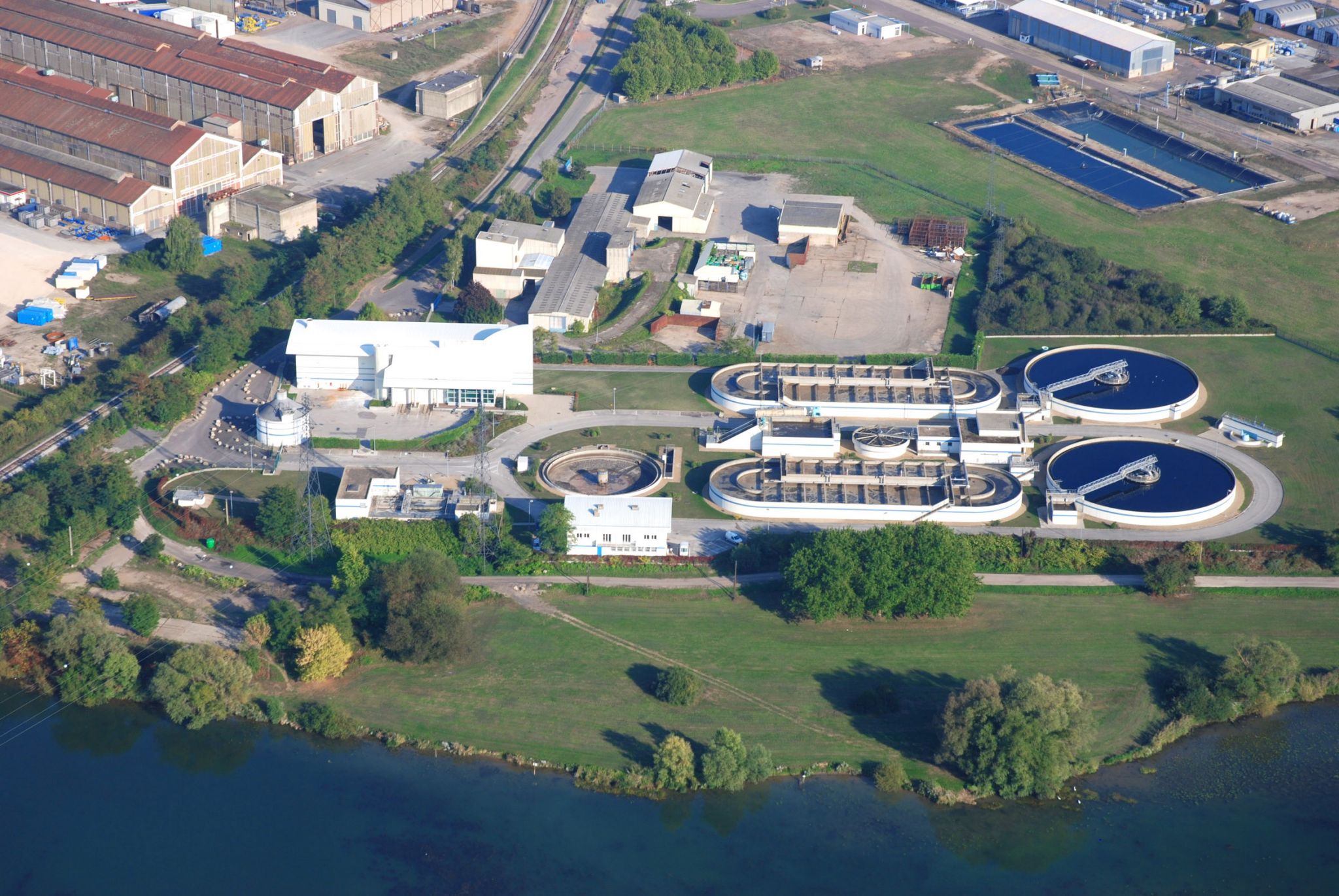 une station d’épuration pour dépolluer l’eau