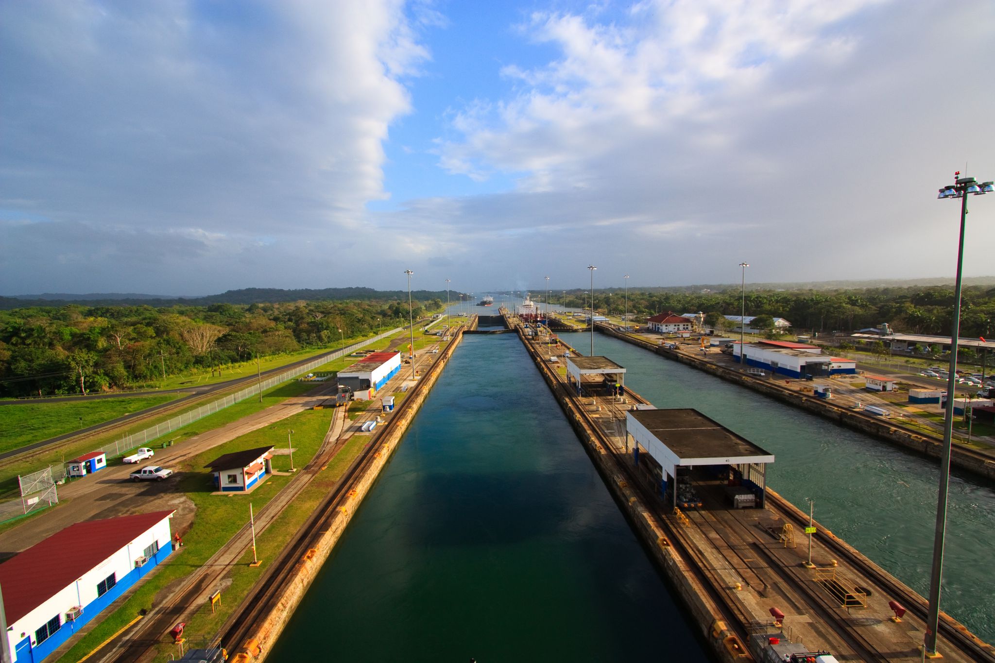 des écluses sur le canal de Panamá