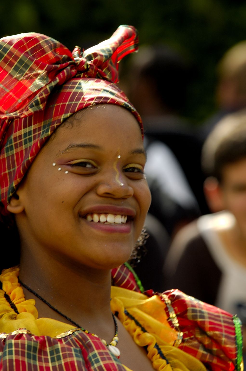 jeune Antillaise en costume créole