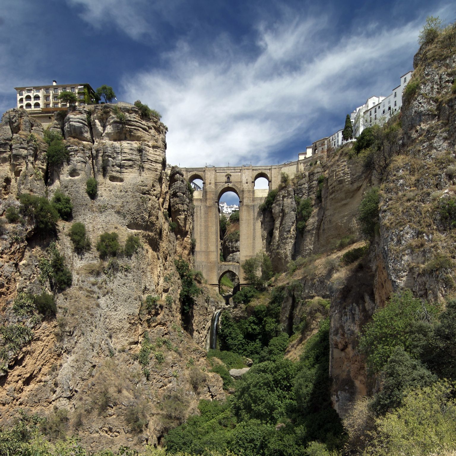 un précipice à Ronda (Espagne)